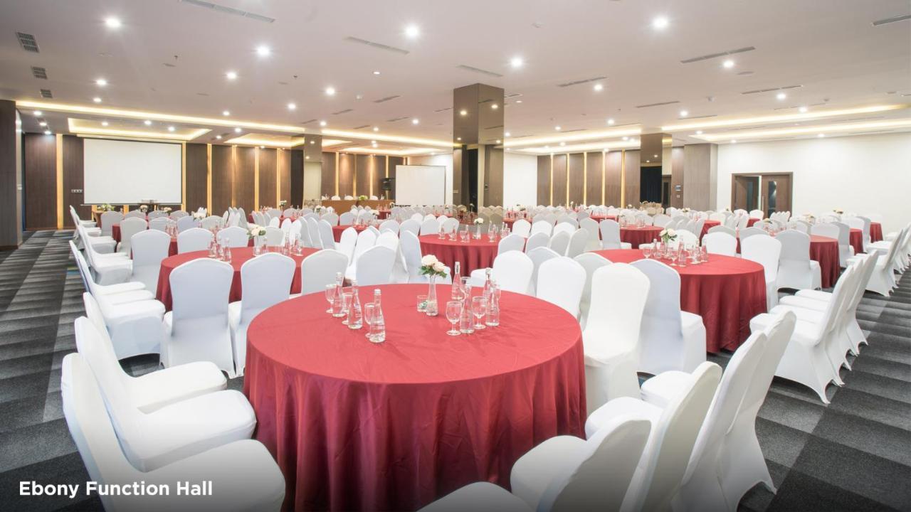 BW Luxury Hotel Джамби Екстериор снимка