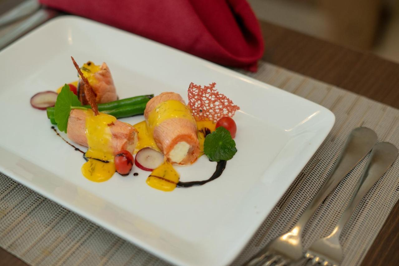 BW Luxury Hotel Джамби Екстериор снимка