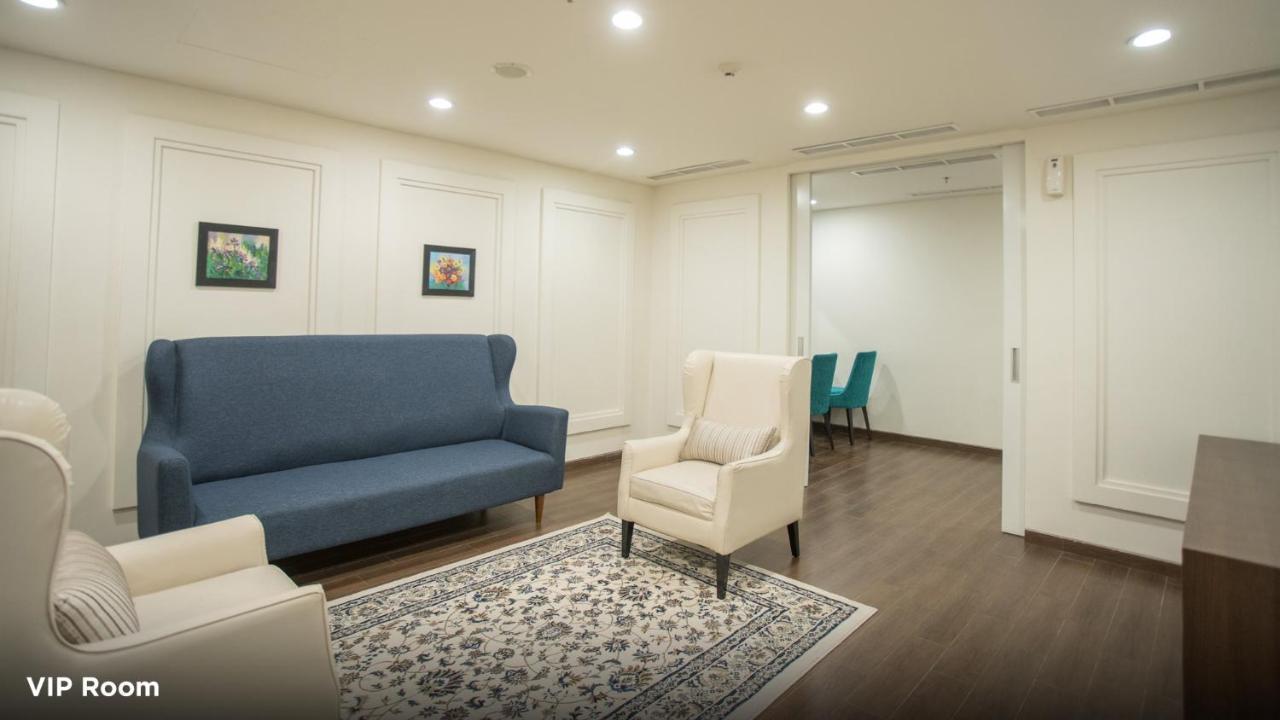 BW Luxury Hotel Джамби Екстериор снимка