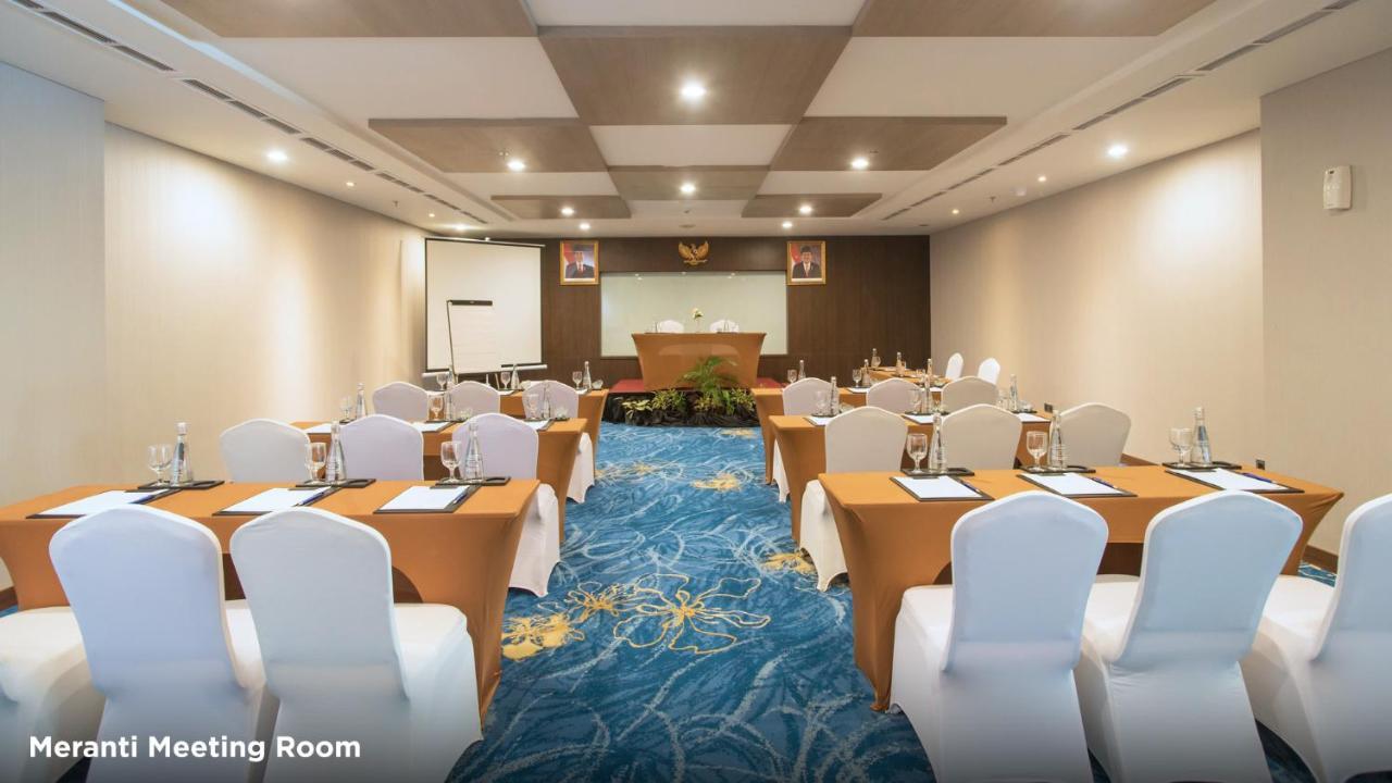 BW Luxury Hotel Джамби Екстериор снимка