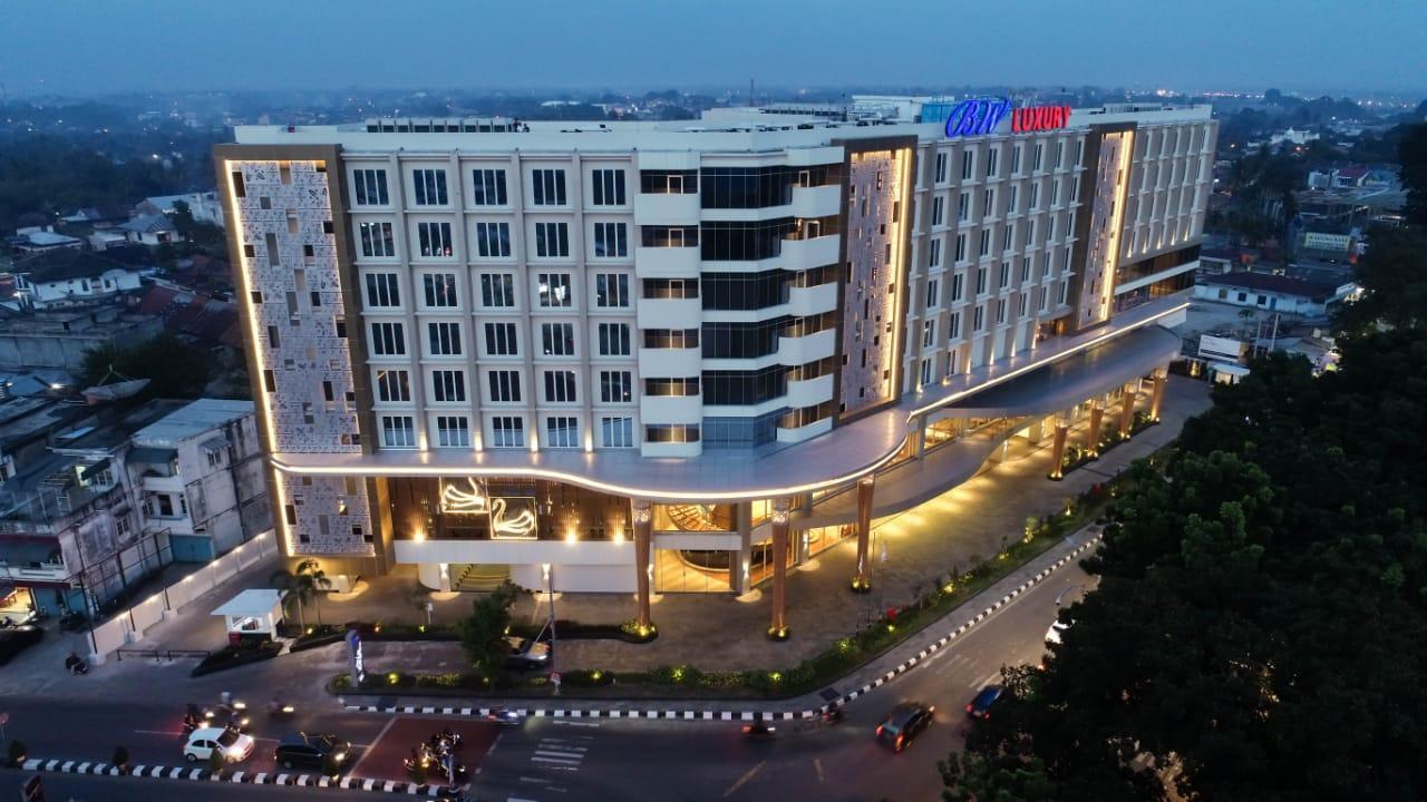 BW Luxury Hotel Джамби Екстериор снимка