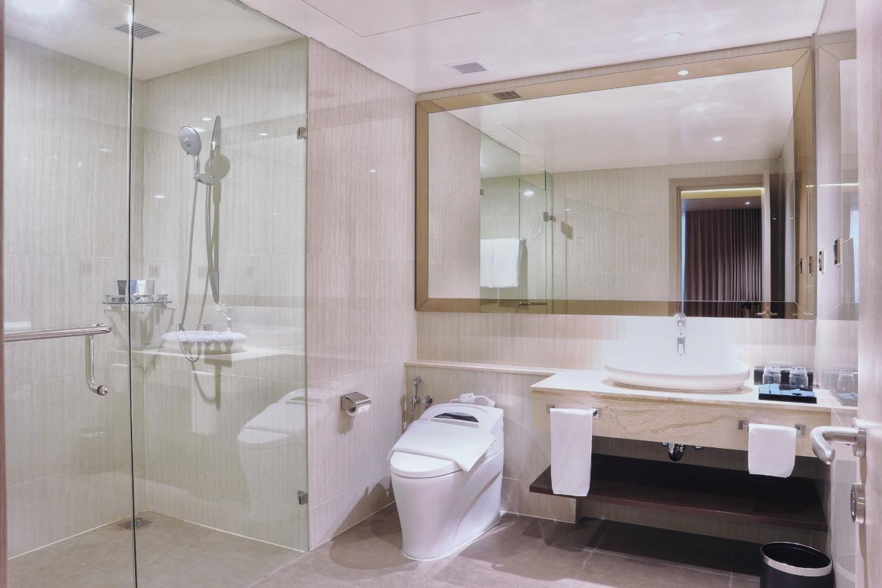 BW Luxury Hotel Джамби Екстериор снимка