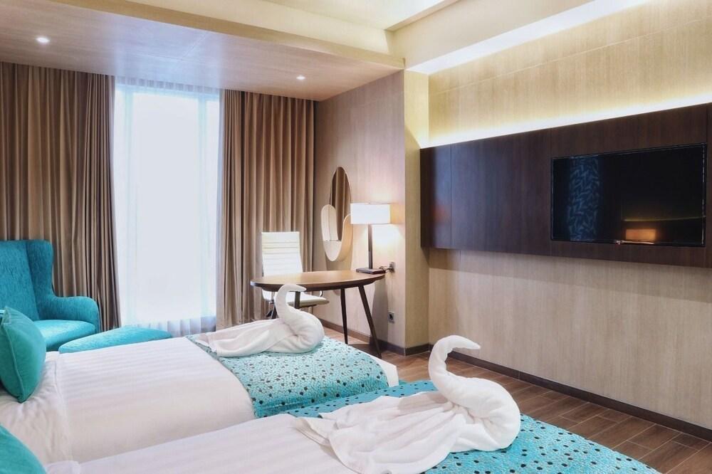 BW Luxury Hotel Джамби Екстериор снимка