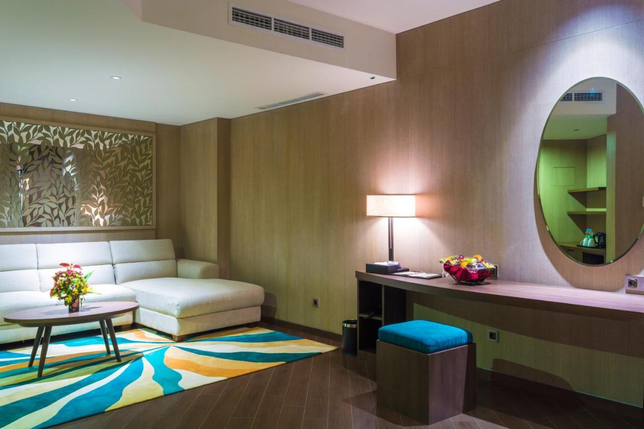BW Luxury Hotel Джамби Екстериор снимка