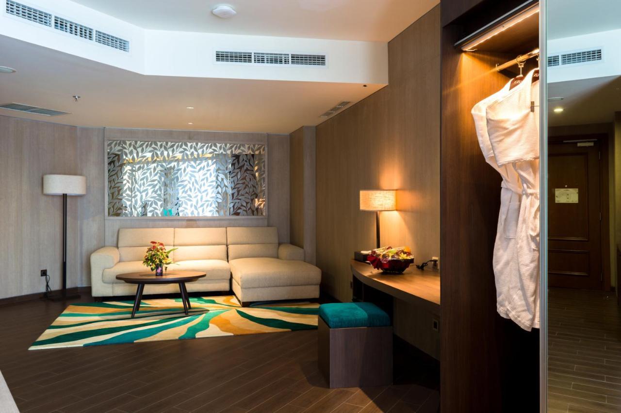 BW Luxury Hotel Джамби Екстериор снимка