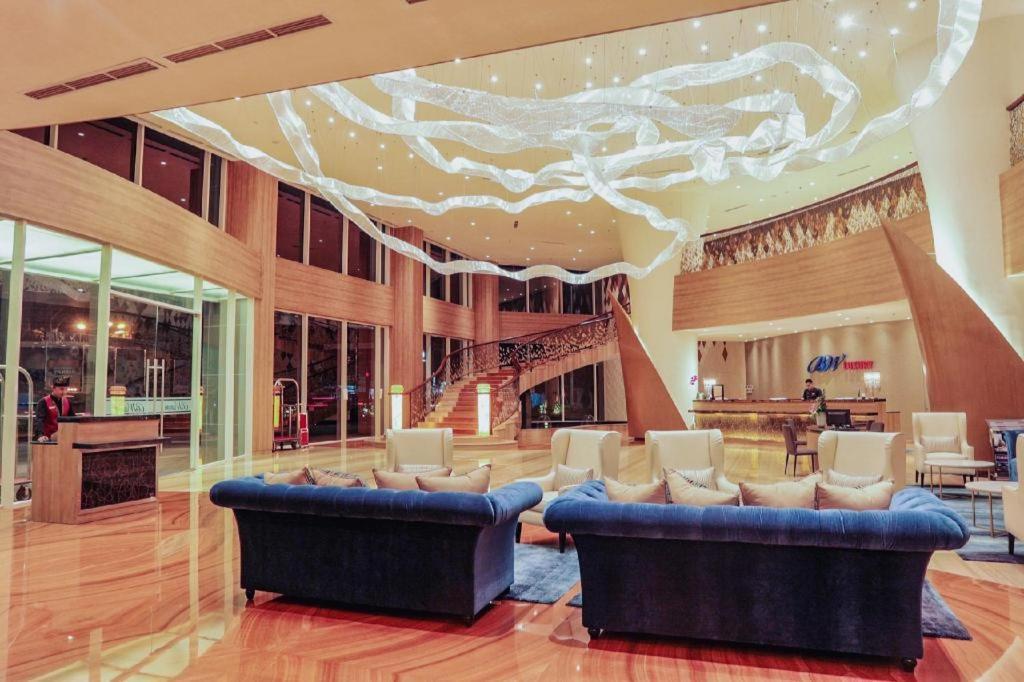 BW Luxury Hotel Джамби Екстериор снимка