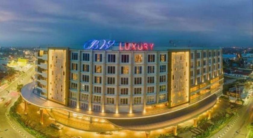 BW Luxury Hotel Джамби Екстериор снимка